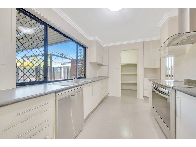 8 LLANA COURT, New Auckland QLD 4680