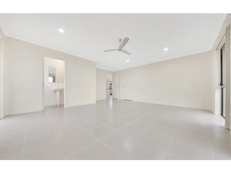 8 LLANA COURT, New Auckland QLD 4680