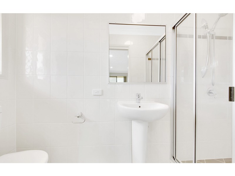 8 LLANA COURT, New Auckland QLD 4680