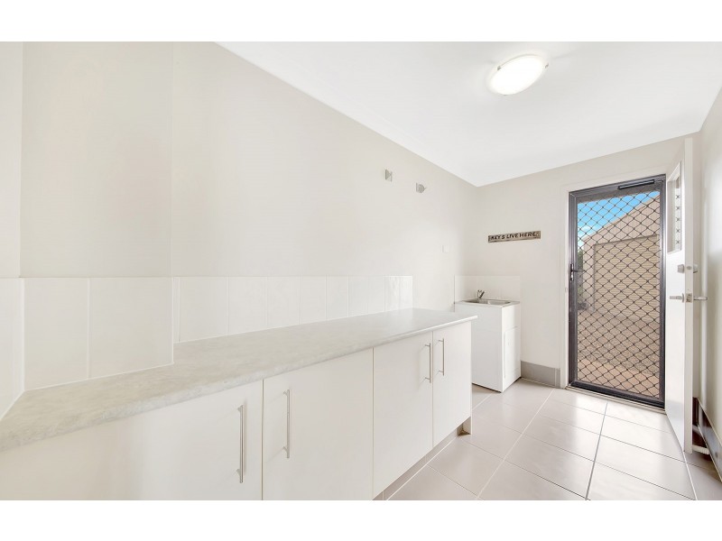 8 LLANA COURT, New Auckland QLD 4680