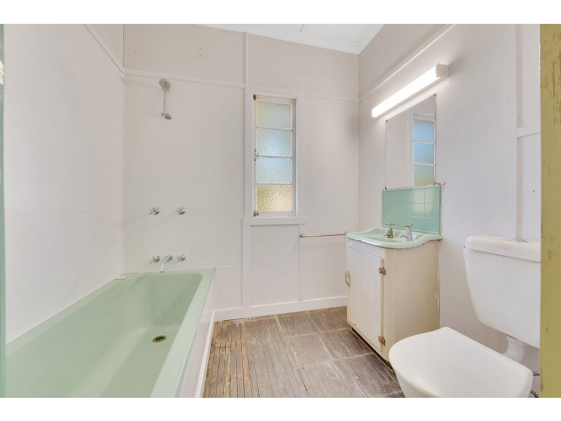 19 Side Street, West Gladstone QLD 4680