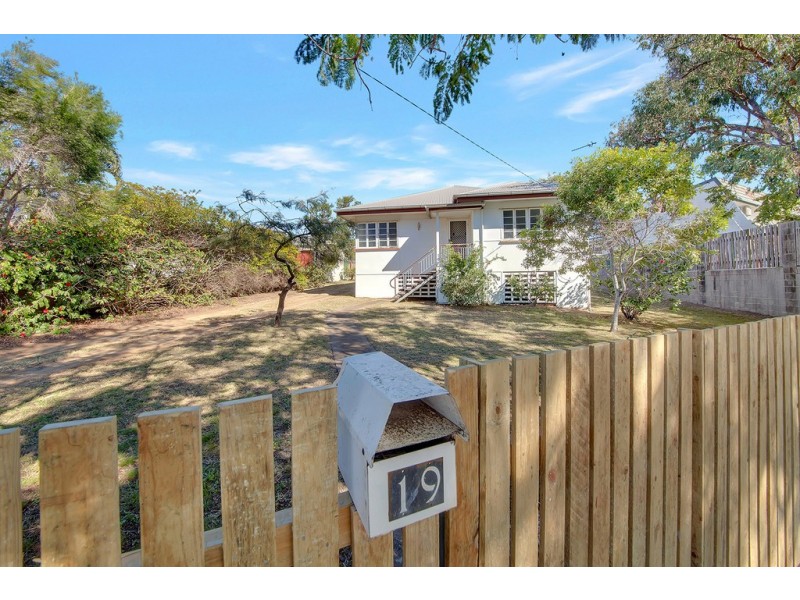19 Side Street, West Gladstone QLD 4680