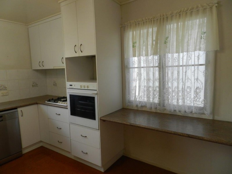 13 WARREN STREET, West Gladstone QLD 4680