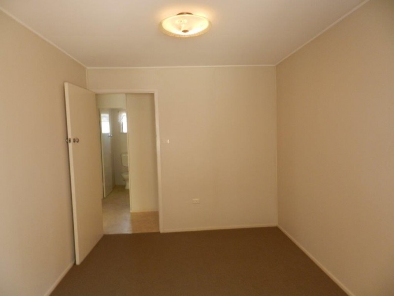 13 WARREN STREET, West Gladstone QLD 4680