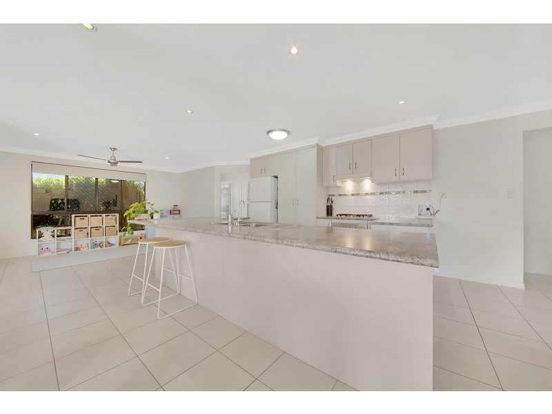 8 Jordana Court, New Auckland QLD 4680