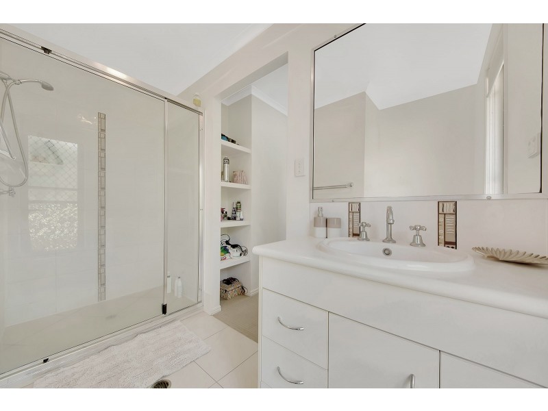 8 Jordana Court, New Auckland QLD 4680