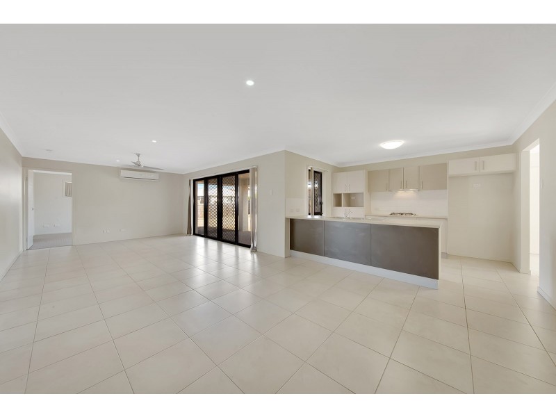 31 Seagull Boulevard, Kirkwood QLD 4680