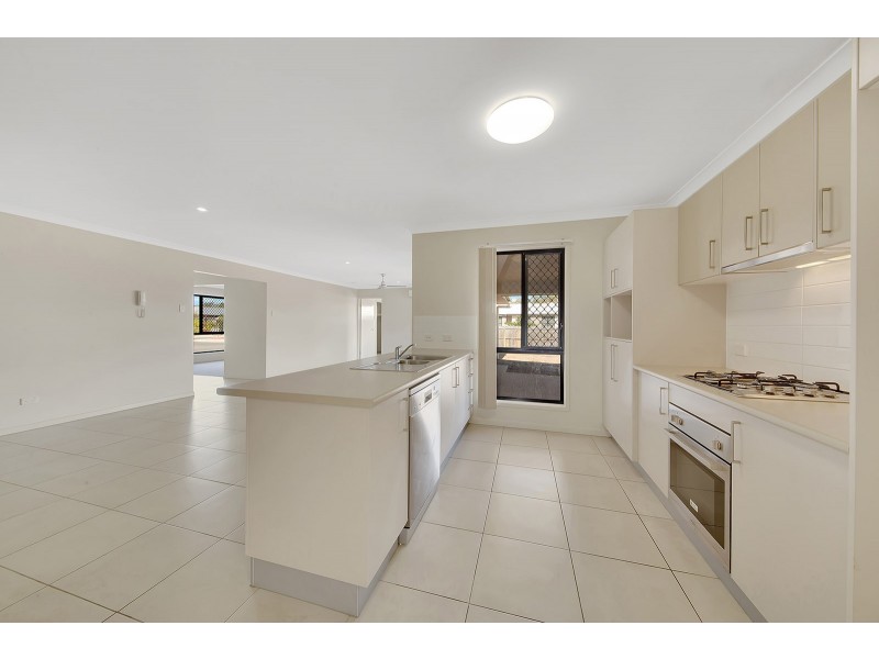 31 Seagull Boulevard, Kirkwood QLD 4680