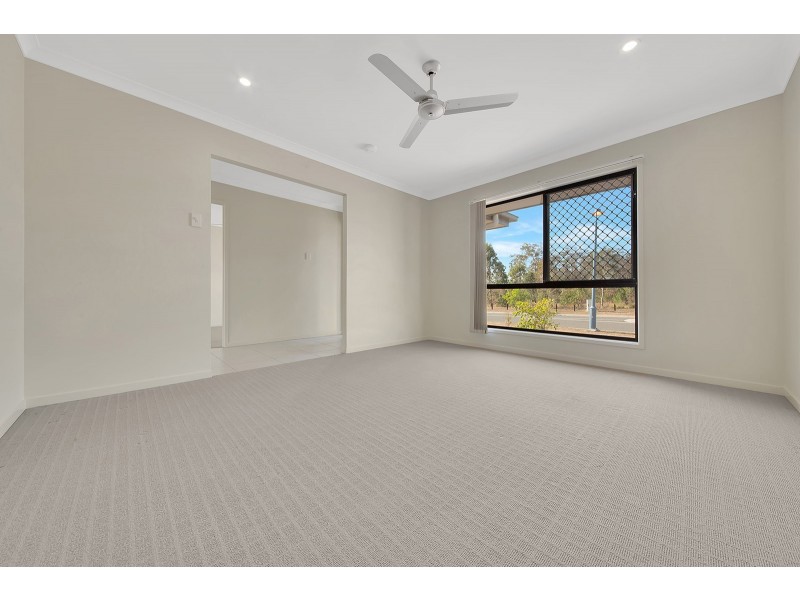 31 Seagull Boulevard, Kirkwood QLD 4680