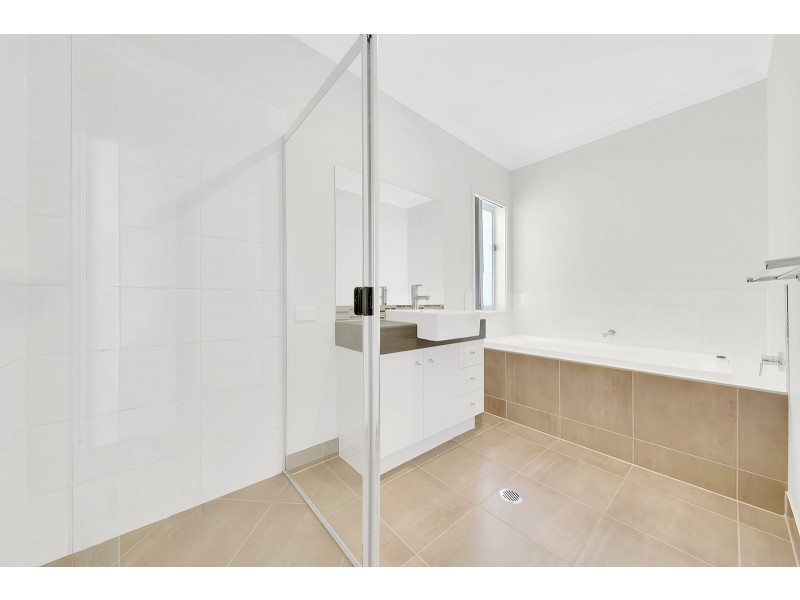 10 Josephine Street, Boyne Island QLD 4680