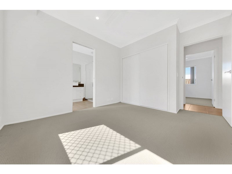 10 Josephine Street, Boyne Island QLD 4680