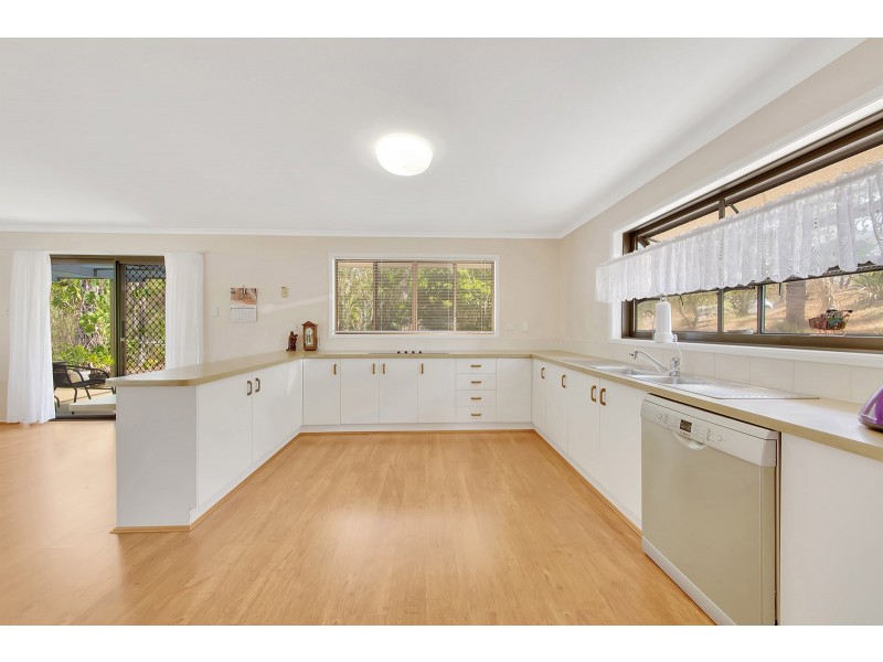 49 HELEN CRESCENT, Wurdong Heights QLD 4680