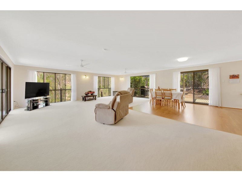 49 HELEN CRESCENT, Wurdong Heights QLD 4680