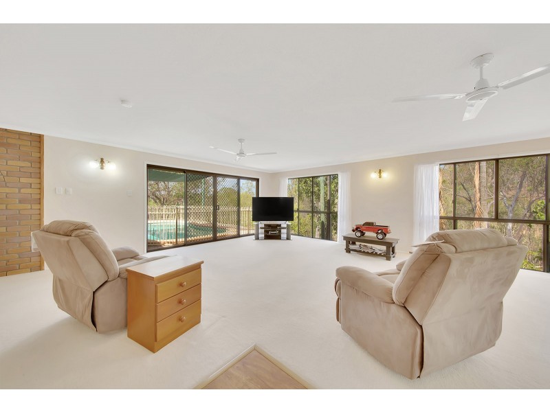 49 HELEN CRESCENT, Wurdong Heights QLD 4680