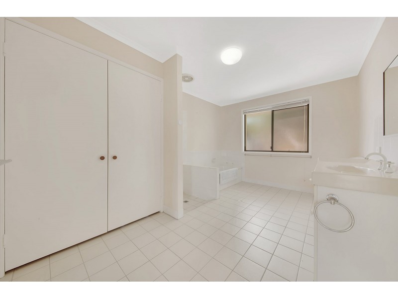 49 HELEN CRESCENT, Wurdong Heights QLD 4680