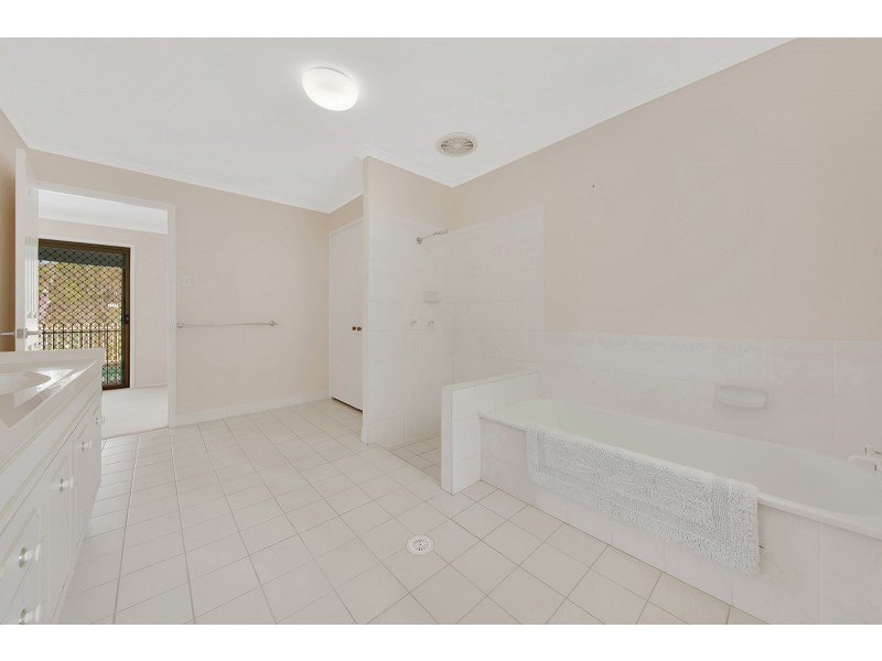 49 HELEN CRESCENT, Wurdong Heights QLD 4680