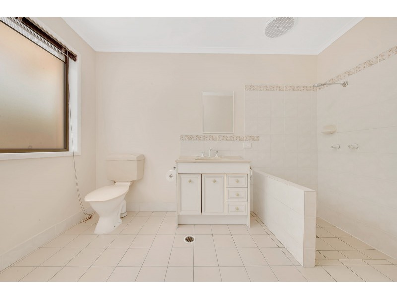 49 HELEN CRESCENT, Wurdong Heights QLD 4680