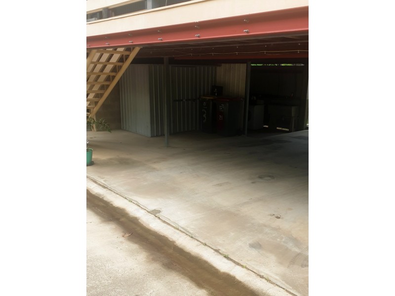 21 WALTERS AVENUE, West Gladstone QLD 4680