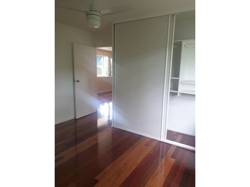 21 WALTERS AVENUE, West Gladstone QLD 4680