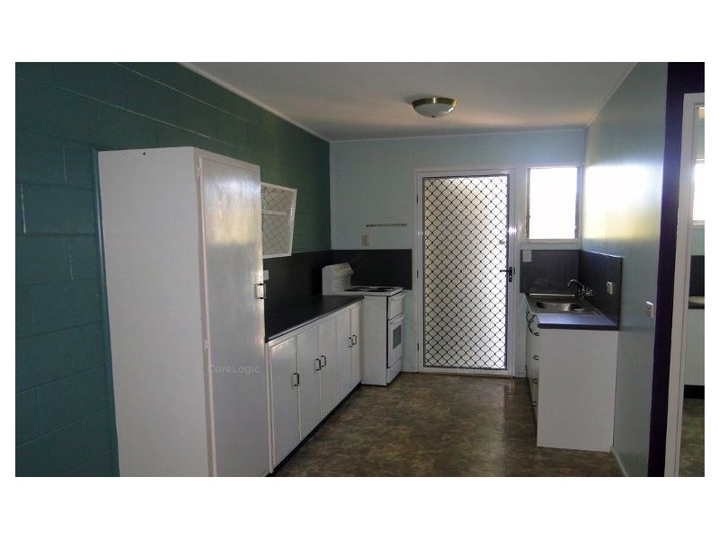 21 WALTERS AVENUE, West Gladstone QLD 4680