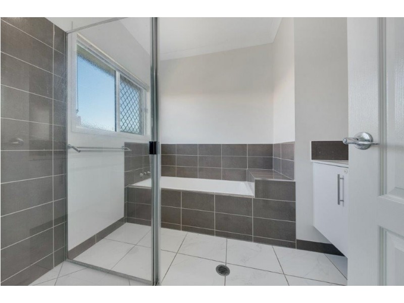 11 Sundew Street, New Auckland QLD 4680