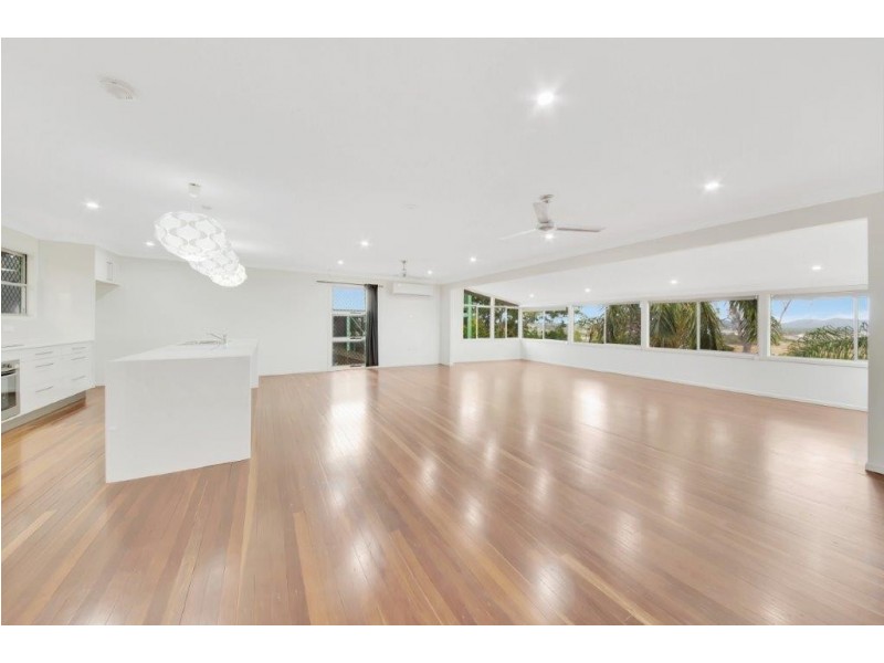 11 RIGBY CRESCENT, West Gladstone QLD 4680