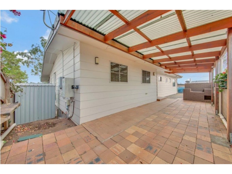 11 RIGBY CRESCENT, West Gladstone QLD 4680