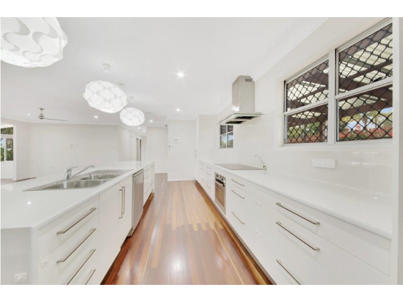 11 RIGBY CRESCENT, West Gladstone QLD 4680