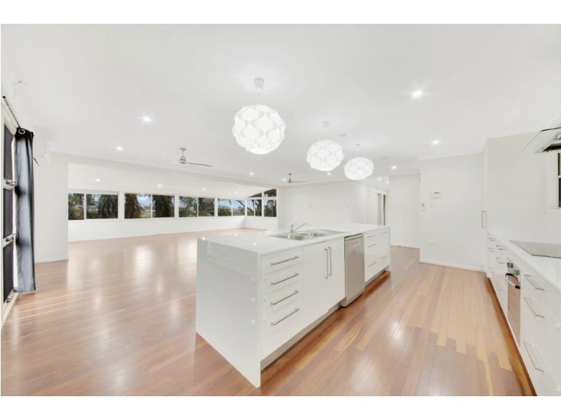 11 RIGBY CRESCENT, West Gladstone QLD 4680