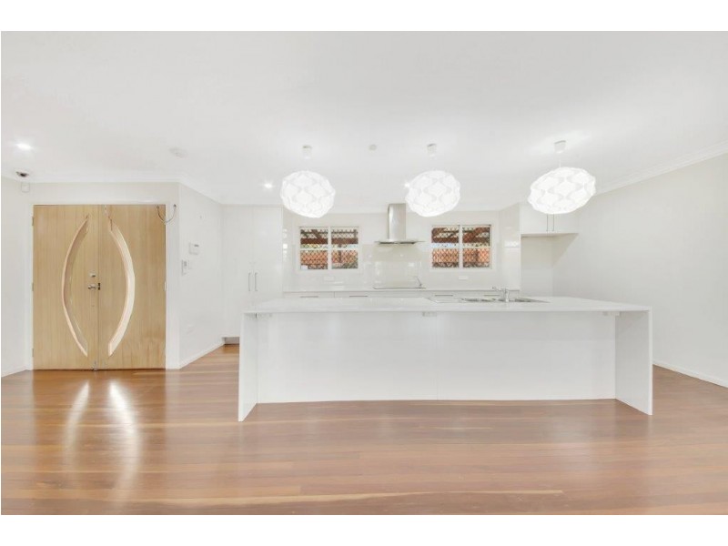 11 RIGBY CRESCENT, West Gladstone QLD 4680