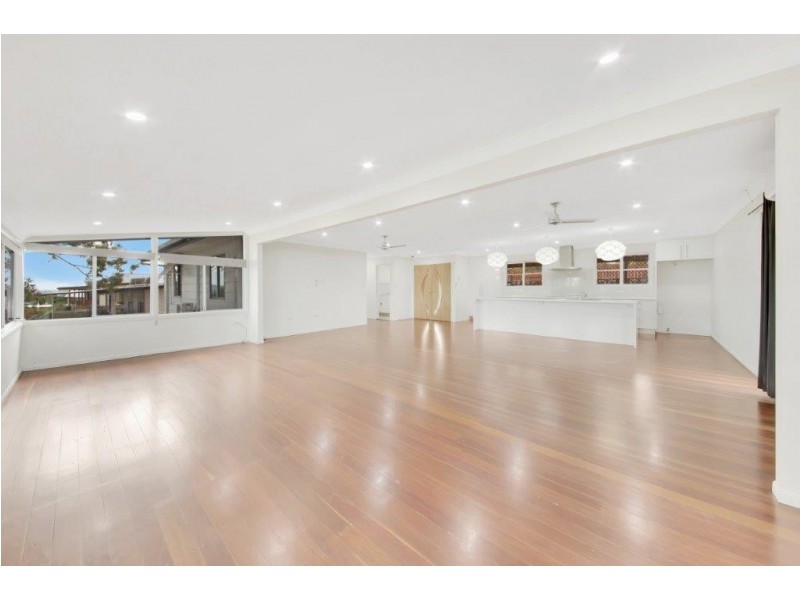 11 RIGBY CRESCENT, West Gladstone QLD 4680