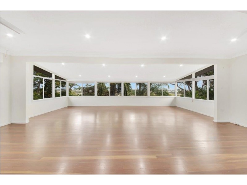 11 RIGBY CRESCENT, West Gladstone QLD 4680