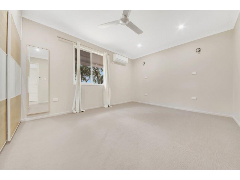 11 RIGBY CRESCENT, West Gladstone QLD 4680