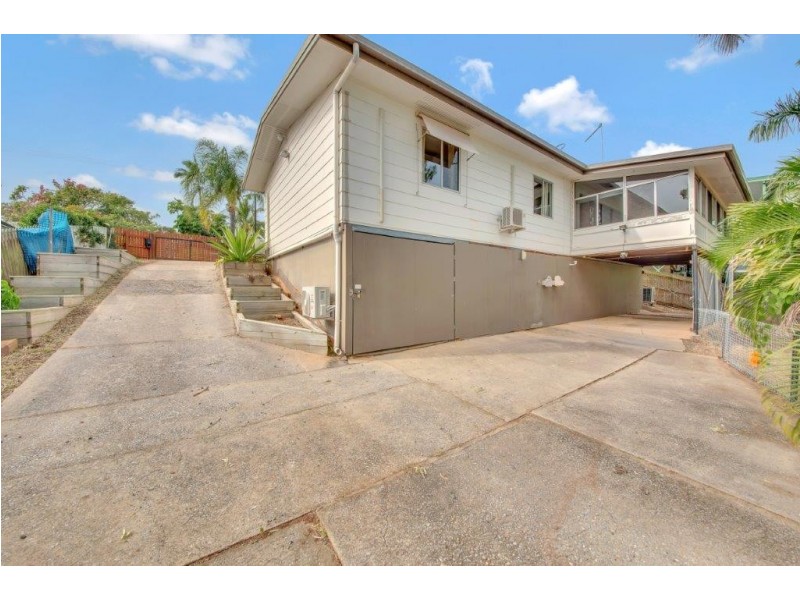 11 RIGBY CRESCENT, West Gladstone QLD 4680