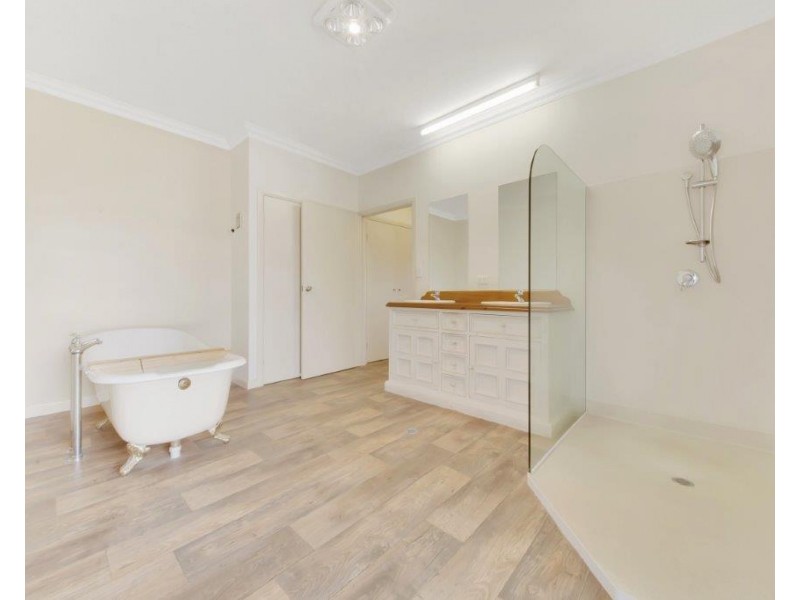 30 COMPIGNE ROAD, Wurdong Heights QLD 4680