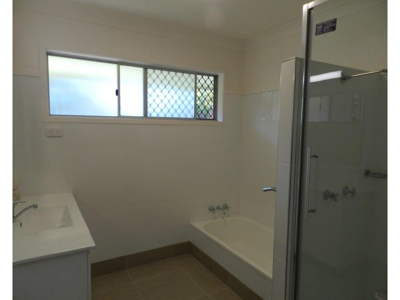 9 ROE STREET, West Gladstone QLD 4680