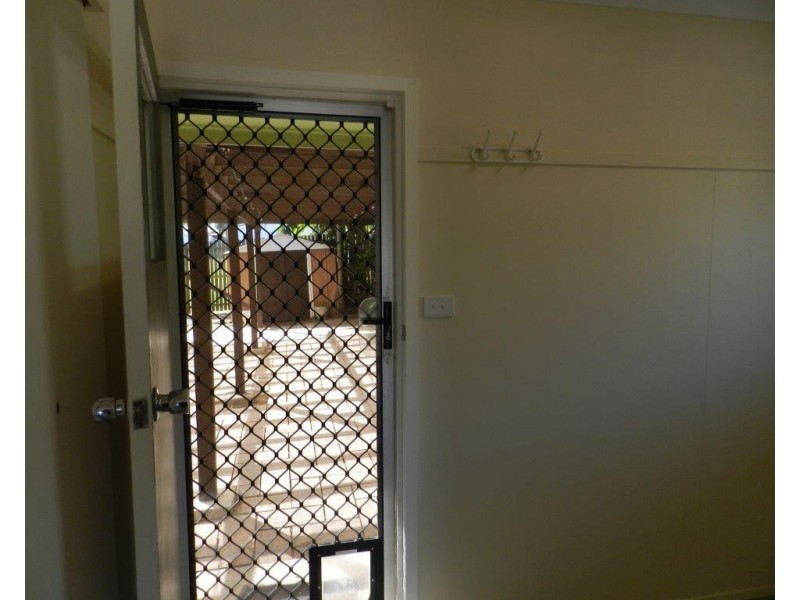 9 ROE STREET, West Gladstone QLD 4680