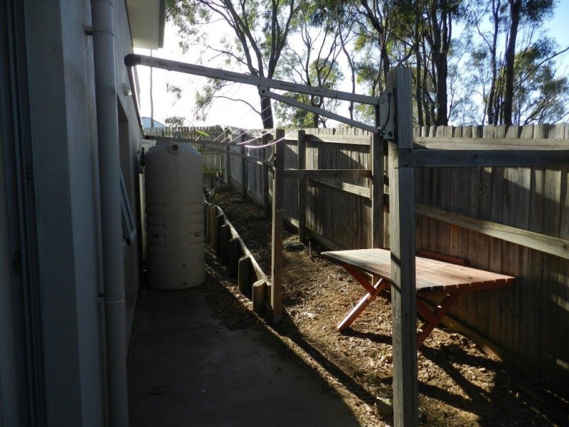 2/9 Gumnut  Place, Kirkwood QLD 4680