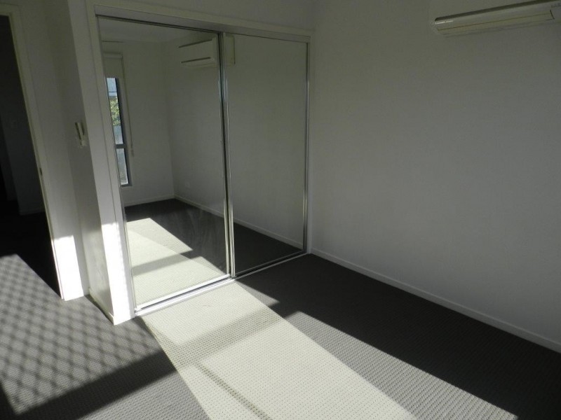 2/9 Gumnut  Place, Kirkwood QLD 4680