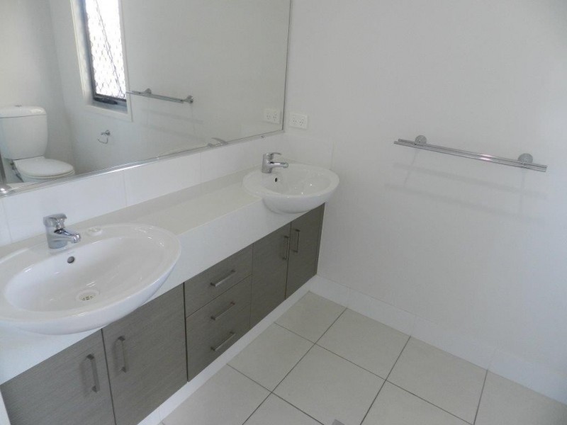 2/9 Gumnut  Place, Kirkwood QLD 4680