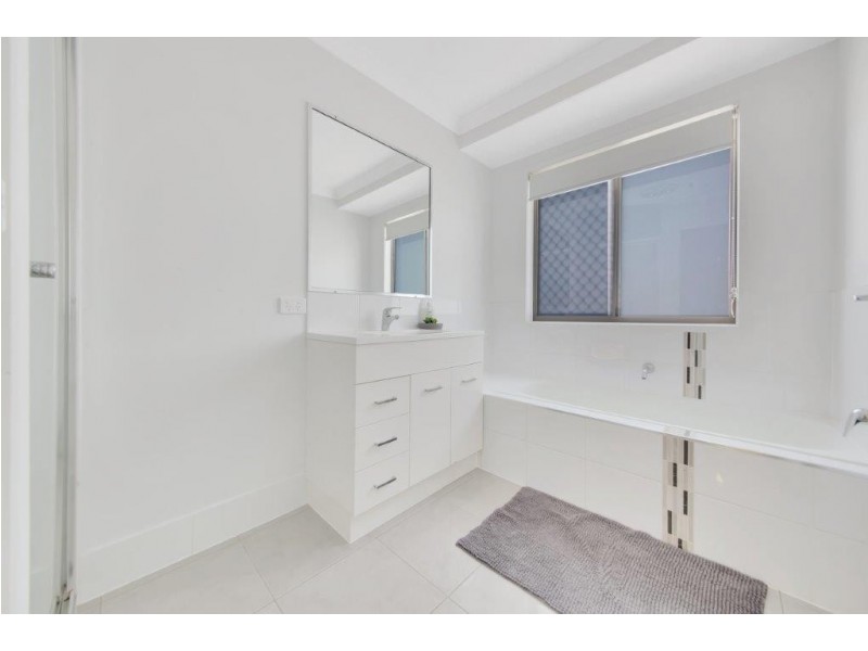 14 DAINTREE BOULEVARD, New Auckland QLD 4680