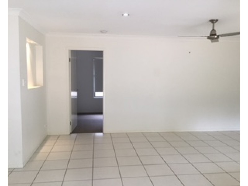 17 TELOPEA PLACE, Kirkwood QLD 4680