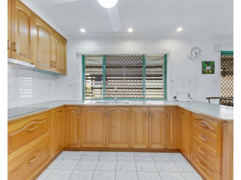 2 GEOFFREY THOMAS DRIVE, Tannum Sands QLD 4680