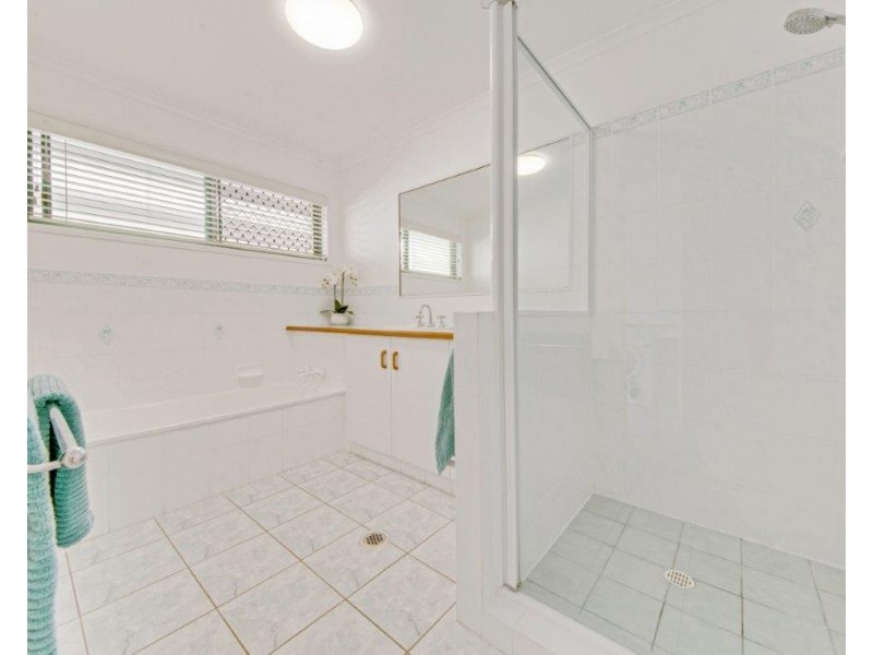 2 GEOFFREY THOMAS DRIVE, Tannum Sands QLD 4680