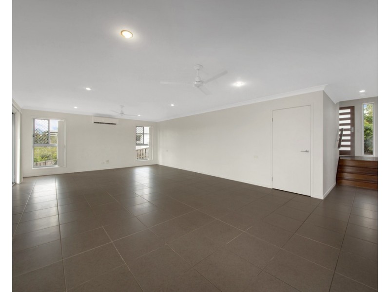 13 FLOREY PLACE, Kirkwood QLD 4680