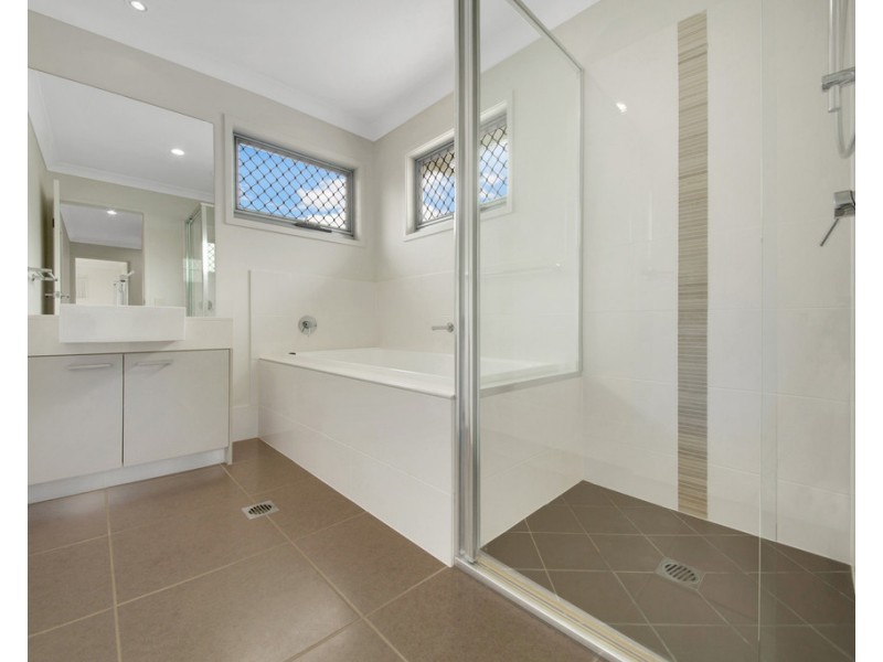 13 FLOREY PLACE, Kirkwood QLD 4680