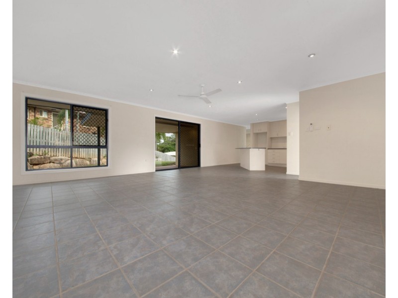 2 KERRY COURT, New Auckland QLD 4680