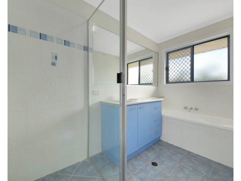 2 KERRY COURT, New Auckland QLD 4680