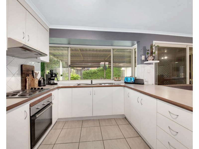 4 Somerset Close, Clinton QLD 4680