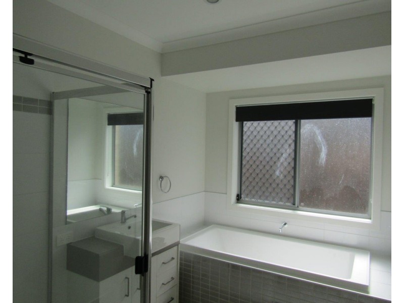 16 BUCHANEN STREET, Boyne Island QLD 4680